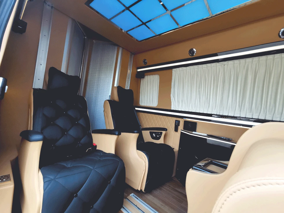 이 Mercedes-Benz Sprinter Motorhome 자동차 인테리어 부품을 확인하십시오.