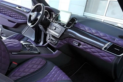 Topcar는 탄소 섬유와 보라색 가죽 인테리어로 Mercedes AMG GLE 63을 수정했습니다.