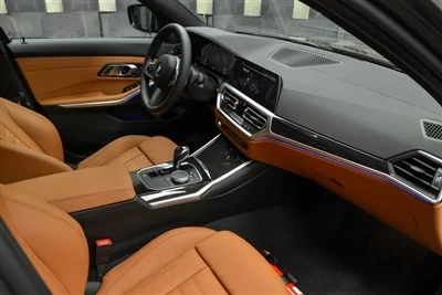 BMW는 BMW 330i의 새로운 개량 버전을 출시했습니다.